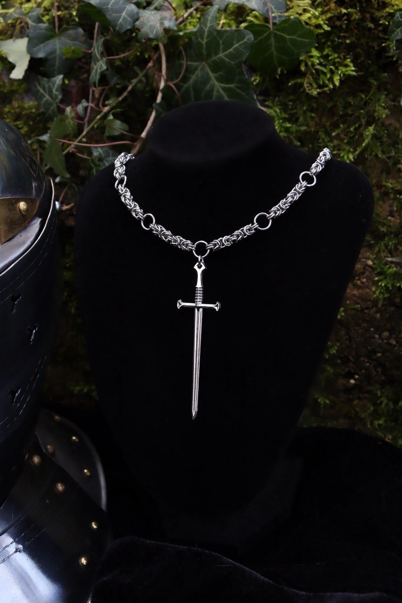 VALIANT Necklace
