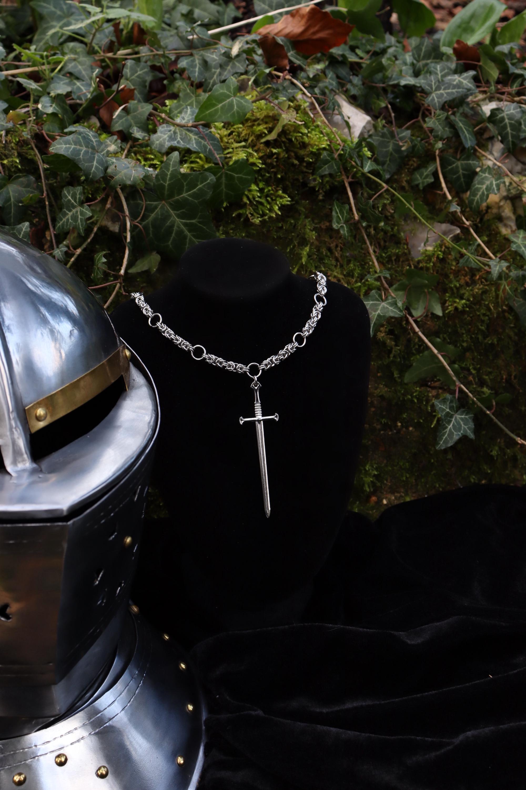VALIANT Necklace